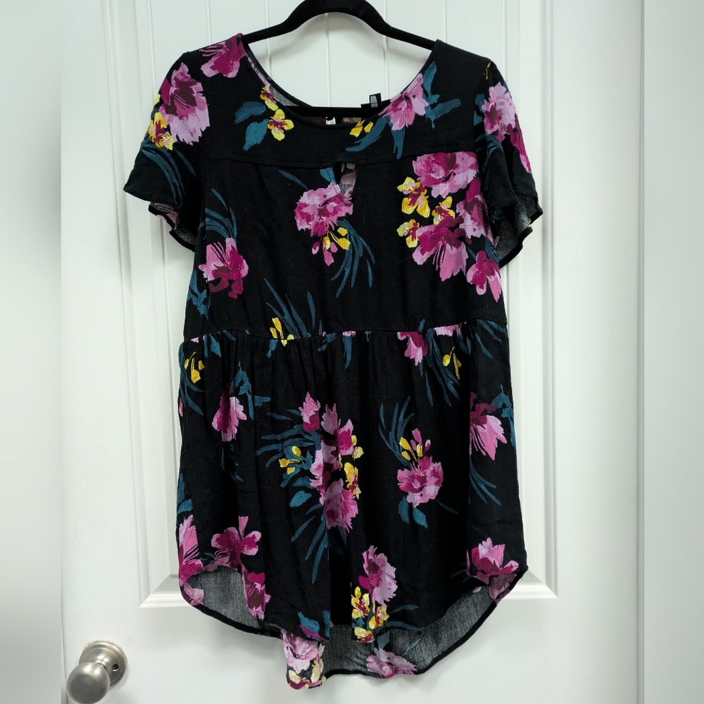 Torrid  Babydoll Gauze Keyhole Front Floral Tunic Top